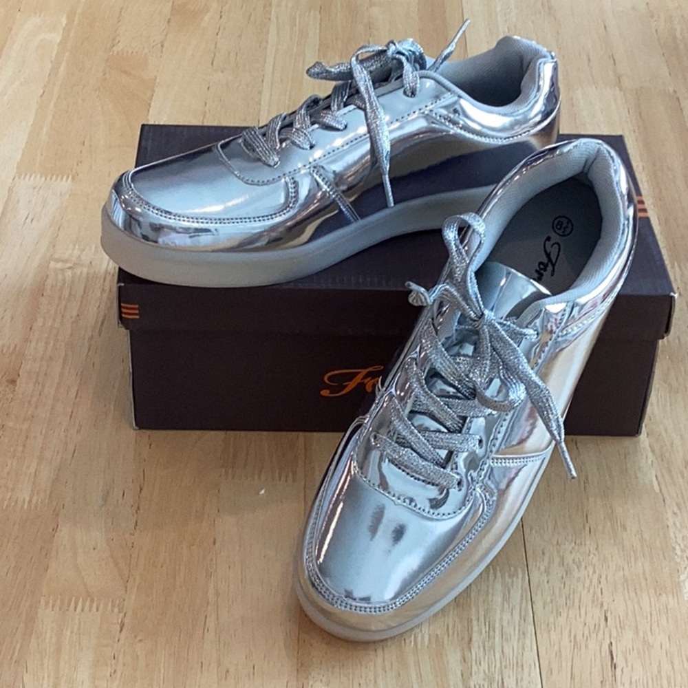 Forever Shiney Silver Shoes, Rubber soles, Size 8.5, NWT - Picture 2 of 6